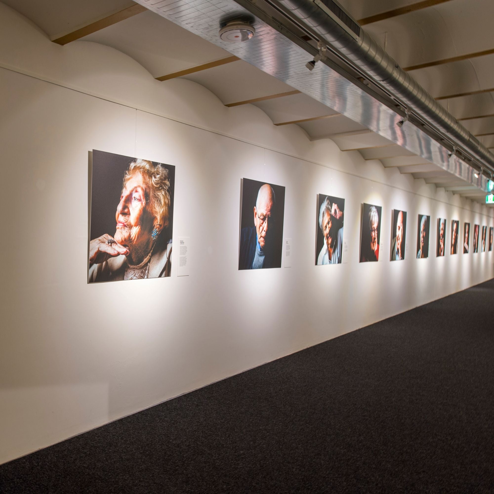 Cimaise Click Rail Pro + clips de fixation + vis & chevilles multimatériaux - Cimaise Tableau Artiteq