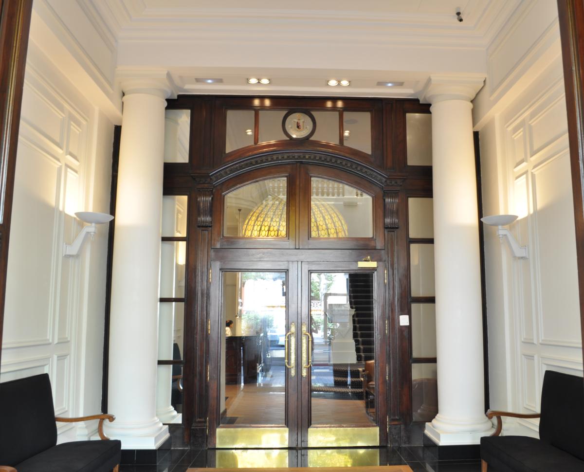 P9010 Cimaise murale Orac Decor - 9x3x200cm (h x p x L) - moulure décorative polyuréthane