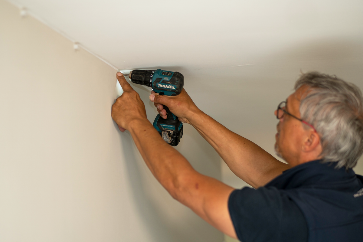 installation cimaise accrochage tableau