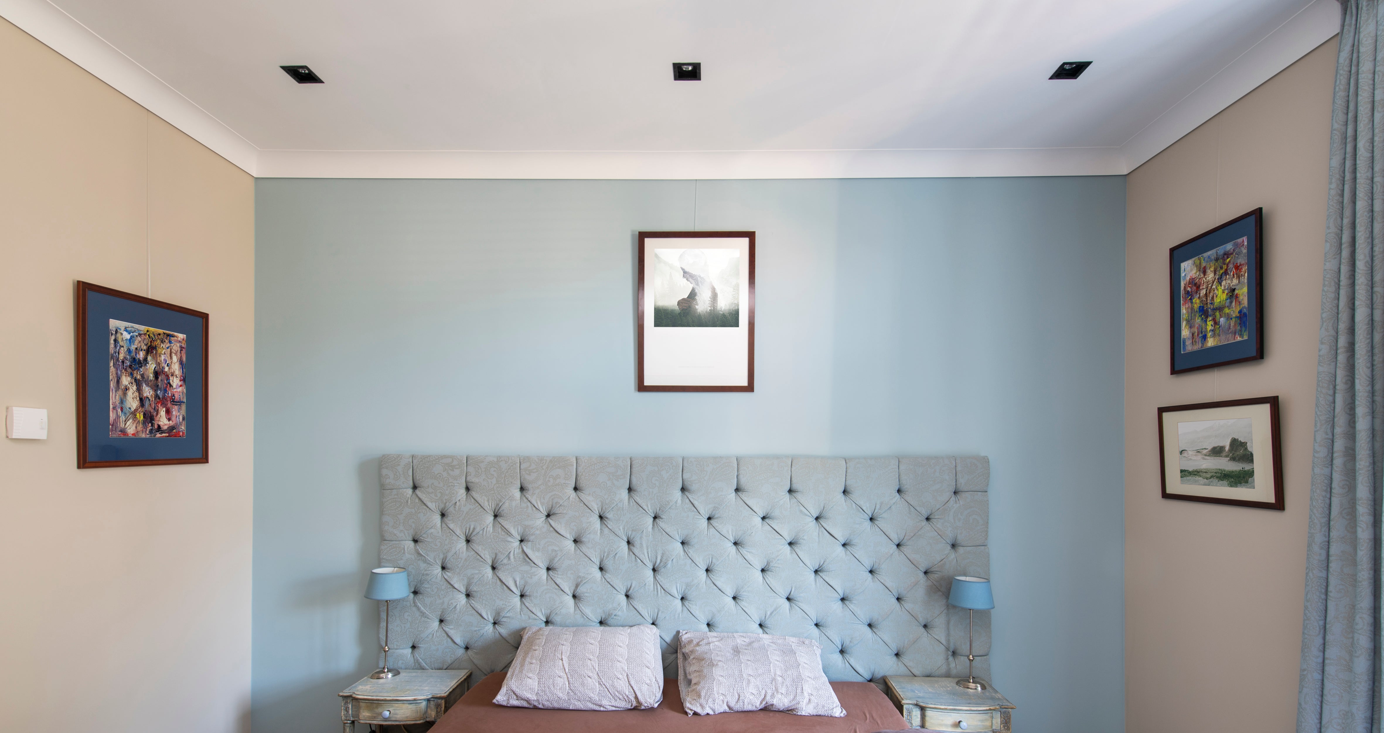 Deco Rail : la solution invisible pour accrocher vos tableaux
