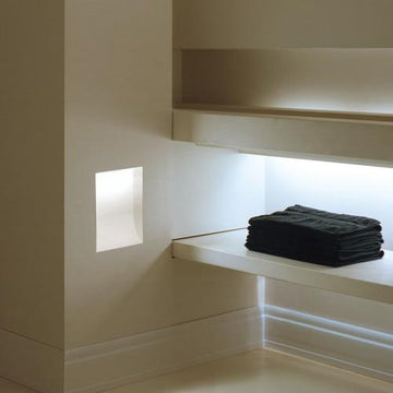 Plinthe Orac Decor SX104 LUXXUS – Protection Câble, 2m, Blanc, Polyuréthane